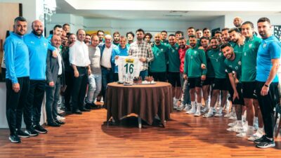 Bursaspor’da Başkan Çelik’e sürpriz parti