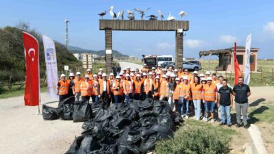 Karacabey Yeniköy sahillerinde gönüllü temizlik hareketi