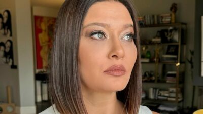 Nurgül Yeşilçay dekolteli kıyafetiyle fiziğini konuşturdu!