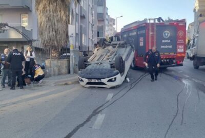 Bursa’da kaza: Araç ters döndü