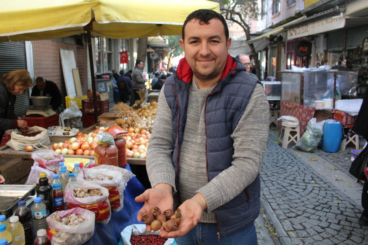 Şifalı meyve! Faydasını bilen fiyatını sormadan alıyor!