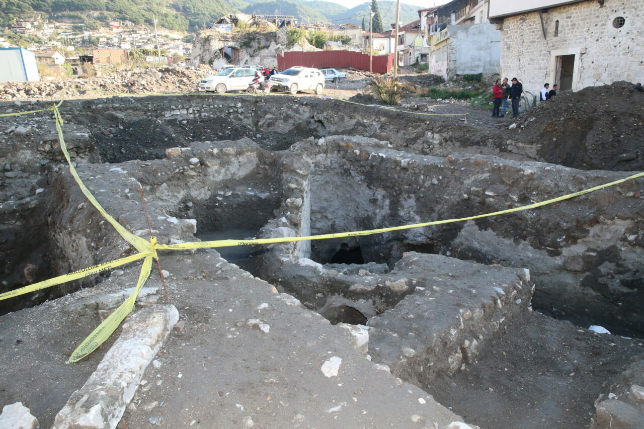 Enkaz kaldırma sırasında bulunmuştu! Tarihi yapının geçmişi araştırılıyor