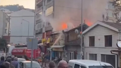 Mudanya’nın göbeğindeki bina cayır cayır yandı!