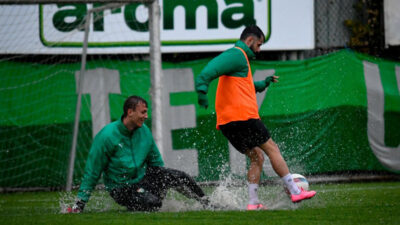 Bursaspor yağmur altında çalıştı