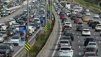 Bursa’da tatil dönüşü pazartesi yoğunluğu: Trafik felç!