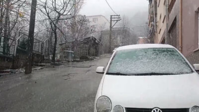 Bursa’da şehir merkezine ilk kar düştü