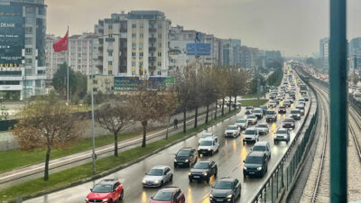 Bursa’da yollar tıkalı: Haftanın ilk iş gününde vatandaşın trafik çilesi