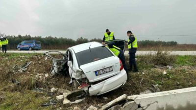 Bursa’da otomobil tarlaya uçtu