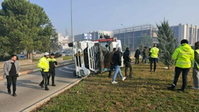 Bursa’da TIR devrildi