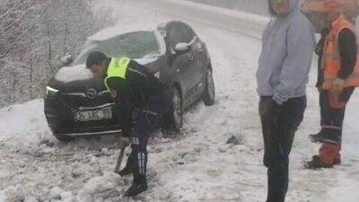 Bursa’nın o ilçesi kara teslim! Sürücüler zor anlar yaşadı