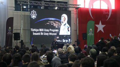 Astronot Alper Gezeravcı İnegöl’de öğrencilerle buluştu