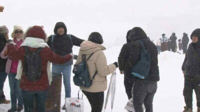 Bursa’da eksi 8 derecede dans ederek ısındılar