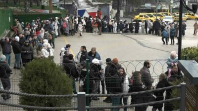 Bursalılar pazar günü buraya akın etti! Metrelerce kuyruğu görenler hayret etti