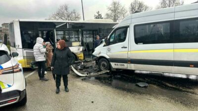 Bursa’da okul servisiyle otobüsle çarpıştı! 9 yaralı, çocuklar da var